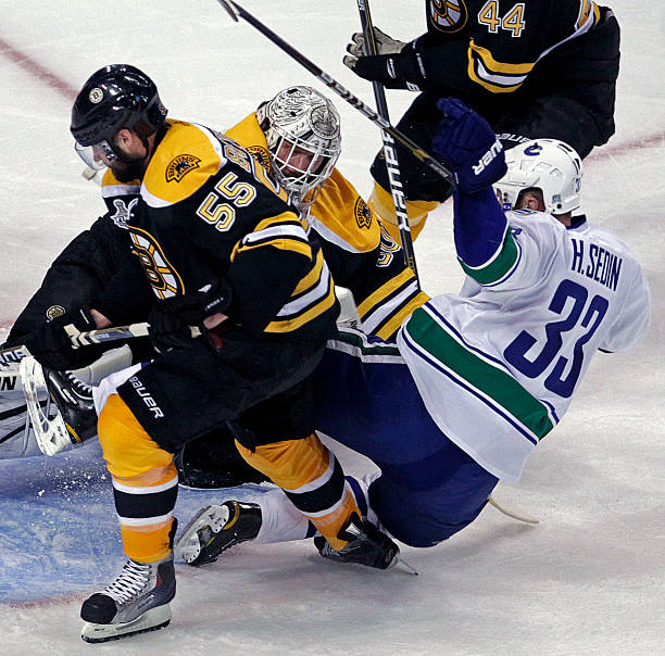 bruins-goalie-tim-thomas-crunched-the-canucks-henrik-sedin-with-a-picture-id127314395
