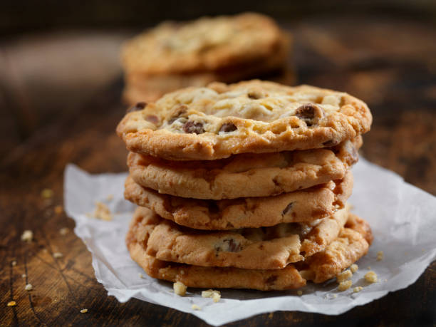 butter toffee crunch galletas de chip de chocolate - galleta fotografías e imágenes de stock