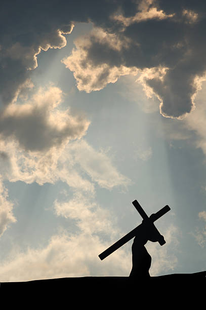 christ carrying the cross - good friday stockfoto's en -beelden