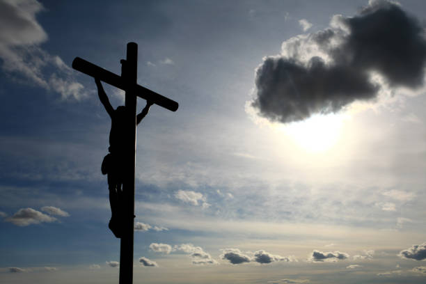 christ on the cross easter silhouette - good friday stockfoto's en -beelden