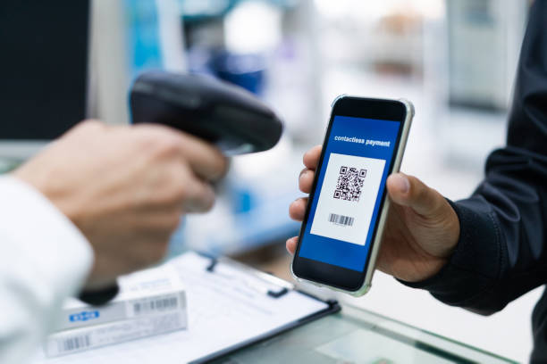 contactless payment with qr code - mobile pay stock pictures, royalty-free photos & images