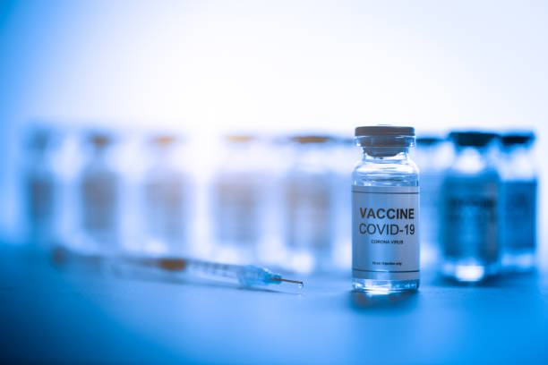 vacuna contra el covid-19 del coronavirus - vacunas covid fotografías e imágenes de stock