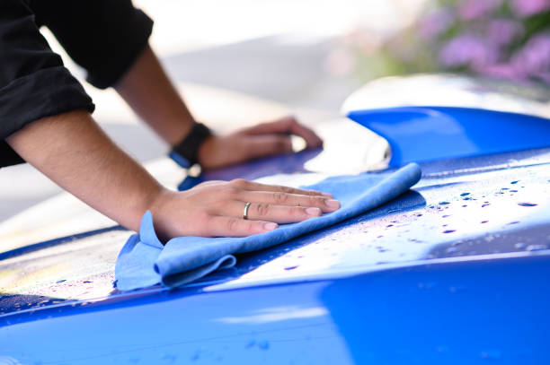 cropped hand of man cleaning car hood,car washing concept - 洗車 ストックフォトと画像