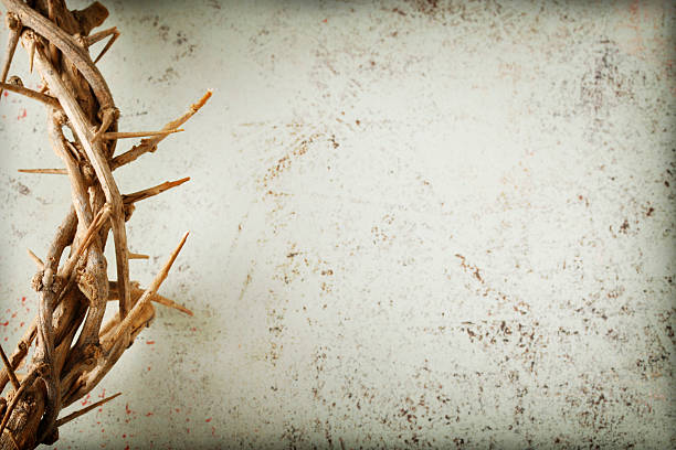 crown of thorns on grunge background - good friday stockfoto's en -beelden