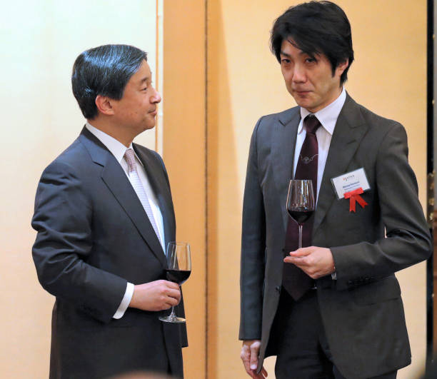 crown-prince-naruhito-talks-with-kyogen-actor-mansai-nomura-during-picture-id948386362