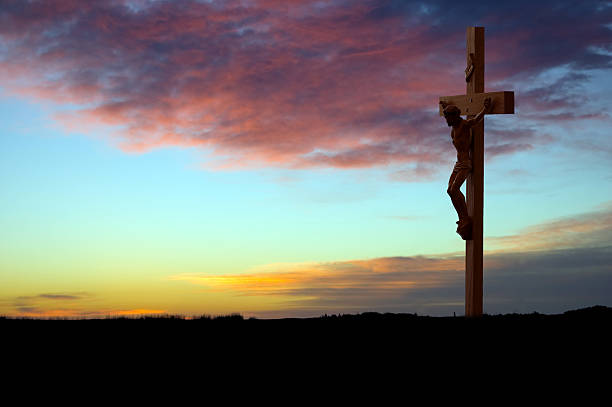 crucifix at sunrise - good friday stockfoto's en -beelden
