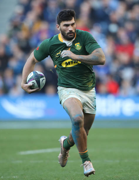 EDINBURGH, SCOTLAND - NOVEMBER 13: Damian de Allende of South Africa runs with the ball during the Autumn Nations Series match between Scotland and South Africa at Murrayfield Stadium on November 13, 2021 in Edinburgh, Scotland. (Photo by Ian MacNicol/Getty Images)