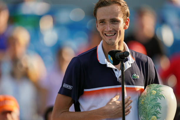 ATP CINCINNATI 2018 - Page 12 Daniil-medvedev-of-russia-speaks-to-the-crowd-while-holding-the-cup-picture-id1162581633?k=6&m=1162581633&s=612x612&w=0&h=I6DJ8I00lY5lXgzdUZOYW6NSlIdpmg3NcCSR2S0OMn0=