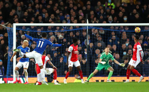 Demarai Gray of Everton scores his teams second goal during the Premier League match between Everton and Arsenal at Goodison Park on December 06,...