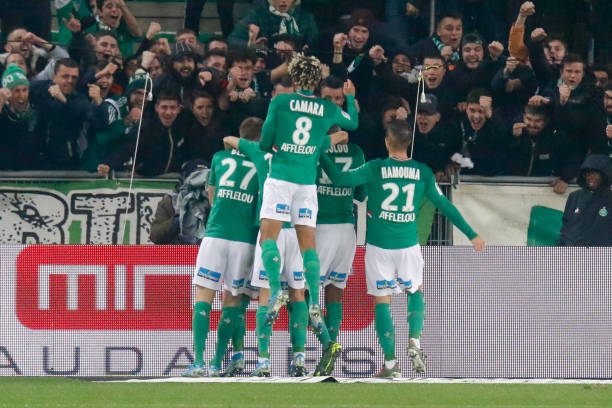 Championnat de France de football LIGUE 1 2018-2019-2020 - Page 33 Denis-bouanga-of-saint-etienne-celebrates-his-goal-with-teammates-picture-id1186494512?k=6&m=1186494512&s=612x612&w=0&h=K6nPTfqwqz5cTndQ8jS14r_IFAMb-8FX-JYxIArGoZA=