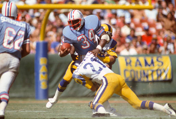 earl-campbell-of-the-houston-oilers-gets
