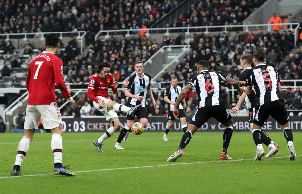 Edinson Cavani of Manchester United scores their team's first goal during the Premier League match between Newcastle United and Manchester United at...