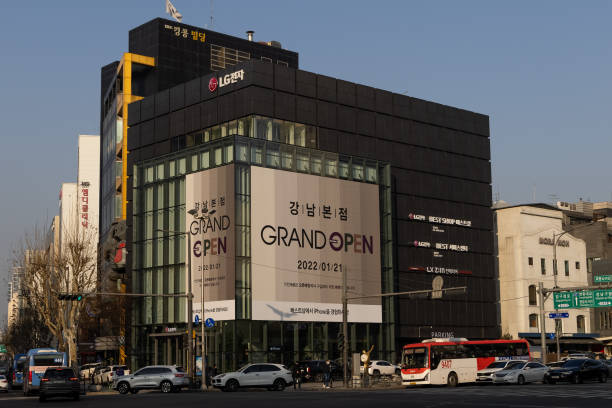 KOR: Inside LG Electronics "Bestshop" Store Ahead of Earnings Announcement