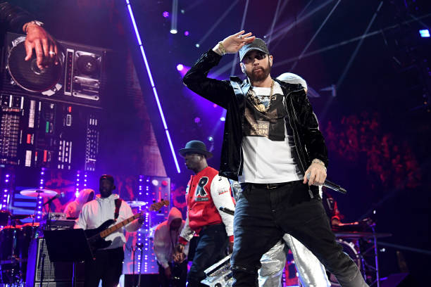 eminem performs onstage during the 36th annual rock roll hall of fame picture id1350334588?k=20&m=1350334588&s=612x612&w=0&h= ZtYhnyDRvNWOw4iXbbQxlPPy4pO4xY6oJLlMwYd 94=