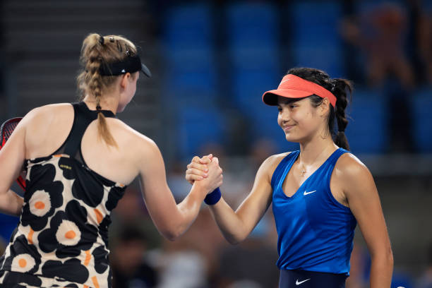 Emma Raducanu of Great Britain shakes hands with Elena Rybakina of Kazakhstan after loosing her match during day three of the Sydney Tennis Classic...