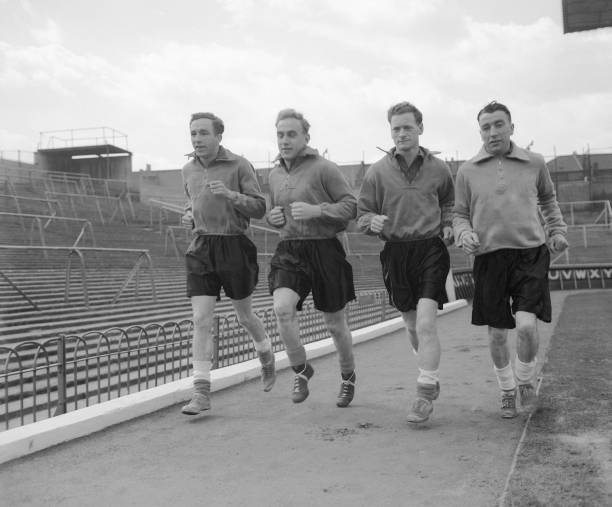 Happy birthday Johnny. - Page 5 England-players-in-training-at-arsenals-highbury-ground-in-london-picture-id2989717?k=6&m=2989717&s=612x612&w=0&h=gFkaEgrif3DZm8WcTatFTX-oRVkln9qPoYqqfDGWW_I=