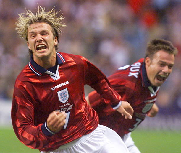 English midfielder David Beckham (L)jubilates aft