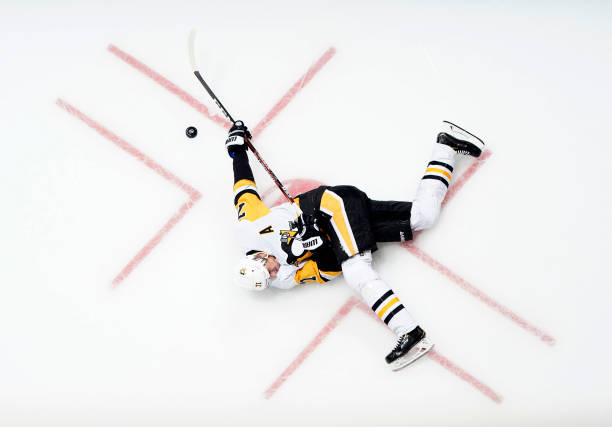 Evgeni Malkin of the Pittsburgh Penguins stretches before Game Three of the Eastern Conference Qualification Round against the Montreal Canadiens at...