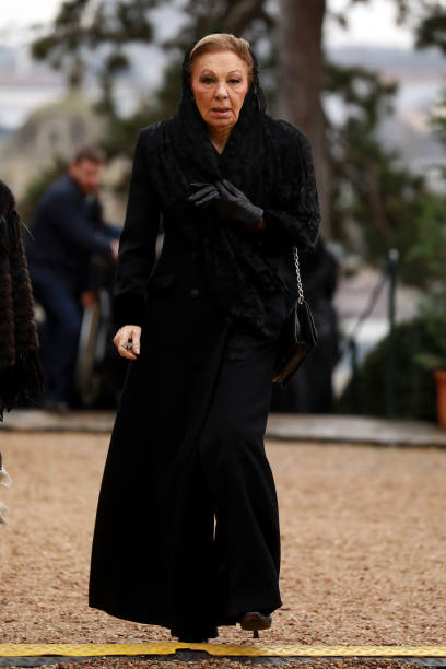 farah-pahlavi-attends-the-funerals-of-prince-henri-of-orleans-count-picture-id1126942132