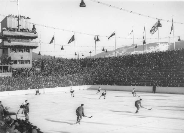 february-1936-an-ice-hockey-match-between-the-usa-and-canada-during-picture-id3321789