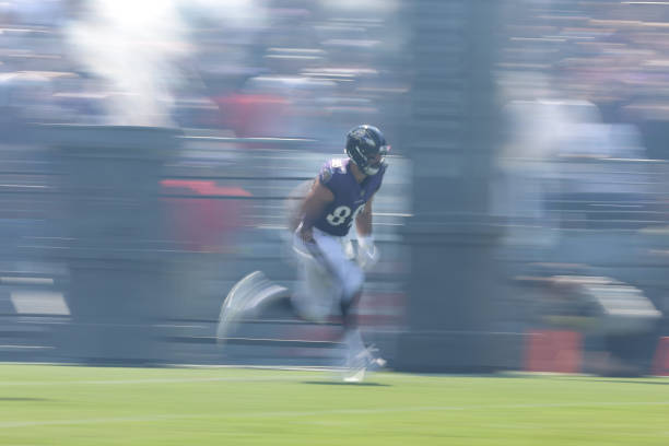 Baltimore Ravens Mark Andrews in action, runs on the field vs. Miami Dolphins at MT Bank Stadium. Baltimore, MD 9/18/2022 CREDIT: Simon Bruty