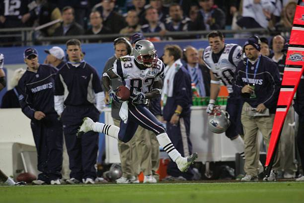 https://media.gettyimages.com/photos/football-super-bowl-xxxix-new-england-patriots-deion-branch-in-action-picture-id81342213?k=6&m=81342213&s=612x612&w=0&h=znMU_7jTLDYMabsCUTcFp8sc28FdiB2aGozEaqVC9l8=