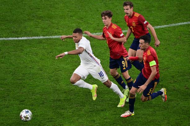 France's forward Kylian Mbappe vies with Spain's midfielder Gavi and Spain's midfielder Sergio Busquets during the Nations League final football...