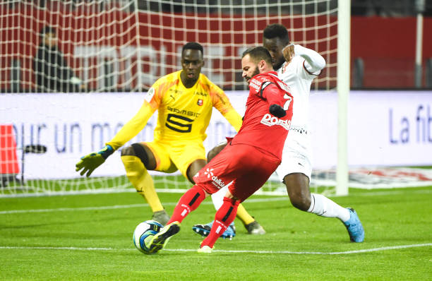 Championnat de France de football LIGUE 1 2018-2019-2020 - Page 32 Frederic-sammaritano-of-dfco-scores-his-goal-during-the-ligue-1-match-picture-id1184211969?k=6&m=1184211969&s=612x612&w=0&h=ahnw4vwYKO3K3oKAcseer9ZfdyMSS0ZpcB8Ze-h3Cc8=