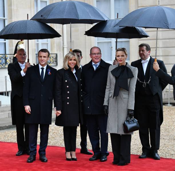 french-president-emmanuel-macron-and-his-wife-brigitte-macron-welcome-picture-id1060165246