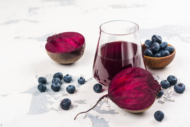 fresh beet and blueberry juice - beetroot and blueberry stock pictures, royalty-free photos & images