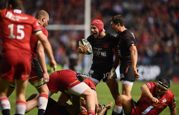 TOULON, FRANCE - MAY 14: Gabin Villiere and Baptiste Serin of Toulon celebrate a penalty during the EPCR Challenge Cup Semi Final match between RC Toulon and Saracens at Stade Mayol on May 14, 2022 in Toulon, France. (Photo by Dan Mullan/Getty Images)