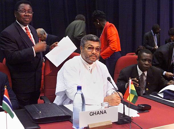 Ghanaian President Jerry Rawlings is surounded by unidentified aides before the start of an executive session at the Commonwealth heads of government...