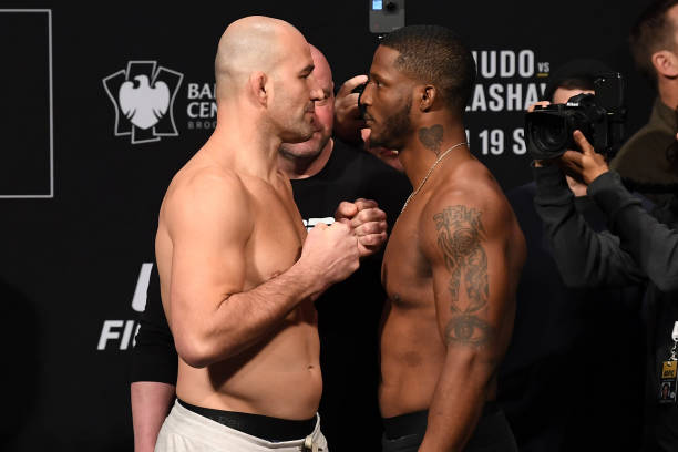 glover teixeira of brazil and karl roberson face off during the ufc picture id1084814436?k=6&m=1084814436&s=612x612&w=0&h=mHdOFagKg vtlDBpwne