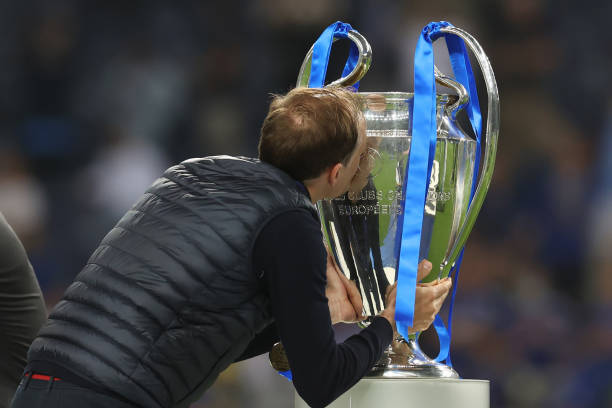 Head coach Thomas Tuchel of Chelsea celebrates with the trophy at the end of the UEFA Champions League final match against Manchester City at Dragao...