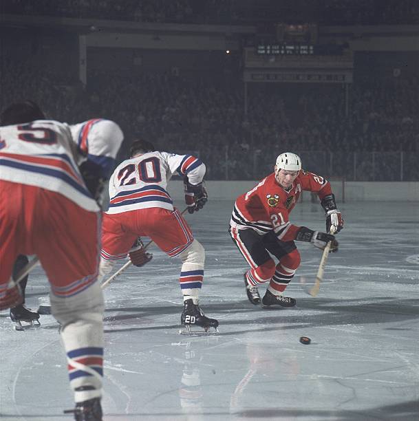 hockey-chicago-blackhawks-stan-mikita-in-action-vs-new-york-rangers-picture-id81394334