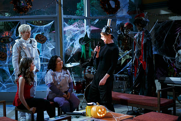 Austin & Ally 3 Temporada 15 " Huevos  & extraterrestres  "