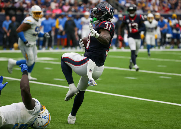 Houston Texans running back Dameon Pierce evaded a tackle by Los Angeles Chargers linebacker Kenneth Murray Jr. During the NFL game between the Los...