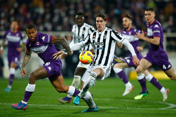 Igor of ACF Fiorentina and Dusan Vlahovic of ACF Fiorentina battle for the ball during the Coppa Italia Semi Final 1st Leg match between ACF...