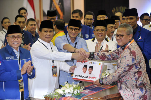 Indonesian Presidential candidate Prabowo Subianto and his running mateSandiaga Uno give their files to the head of the General Election Commission...