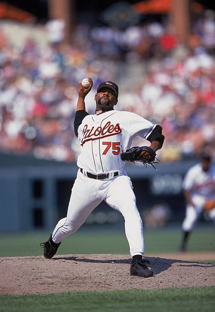 jul-2000-alan-mills-of-the-baltimore-orioles-winds-back-to-pitch-the-picture-id1484620