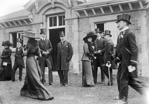 Edwardian Racegoers Pictures | Getty Images