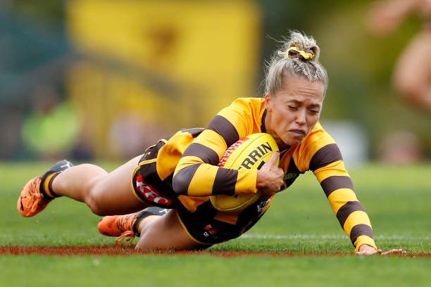 Kaitlyn Ashmore of the Hawks marks the ball during the 2022 S7 AFLW Round 02 match between the Hawthorn Hawks and the St Kilda Saints at Box Hill...