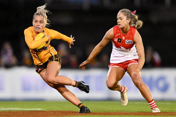 Kaitlyn Ashmore of the Hawks takes possession of the ball during the round five AFLW match between the Sydney Swans and the Hawthorn Hawks at Punt...