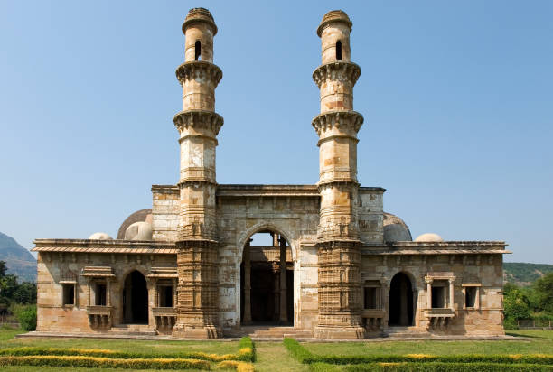 kevda masjid mosque in the champaner-pavagadh archaeological park in gujarat, india. - champaner- pavagadh stock pictures, royalty-free photos & images