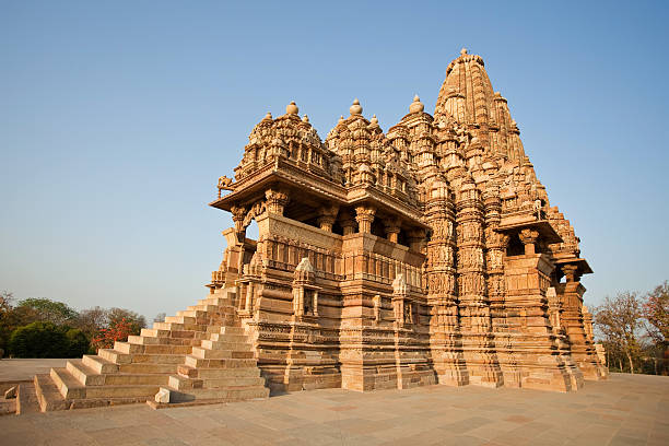 khajuraho, india temple - khajuraho temple stock pictures, royalty-free photos & images