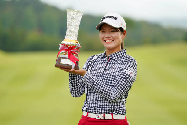 https://media.gettyimages.com/photos/kokona-sakurai-of-japan-poses-with-the-trophy-after-winning-the-the-picture-id1433743211?k=20&m=1433743211&s=612x612&w=0&h=lPr5ZqAEWh1dt1xkq9HzLnIQFmswTDfQ8yiEAgIysws=
