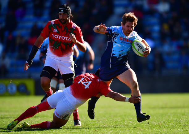 TOKYO, JAPAN - DECEMBER 15: Kwagga Smith of Yamaha Jubilo is tackled by Yuki Okada of Toyota Verblitz during the Top League Tournament 3rd place match between Toyota Verblitz and Yamaha Jubilo at the Prince Chichibu Memorial Ground on December 15, 2018 in Tokyo, Japan. (Photo by Atsushi Tomura/Getty Images)