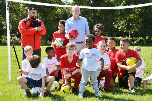 labour party leader jeremy corbyn with children during a visit to picture id688919050?b=1&k=6&m=688919050&s=612x612&w=0&h=ykeCMkuXWNyhY82xm iJnmUW8xt XPbTTttRoD9JL o=