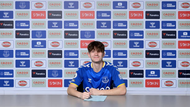 GBR: Liam Higgins Signs a New Contract at Everton