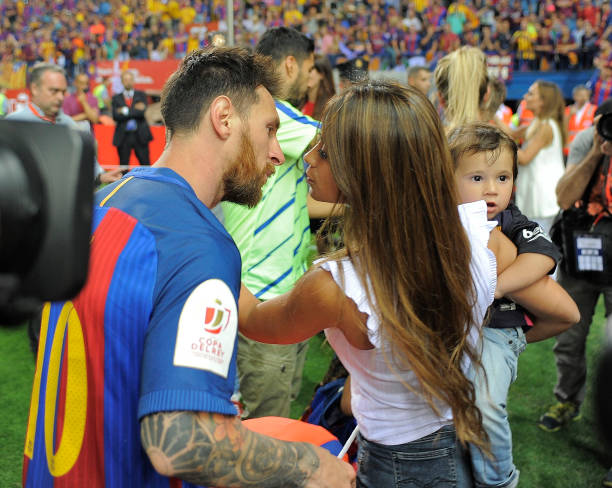 Lionel Messi's Sweet Romance Take closer look at Lionel Messi and his ...